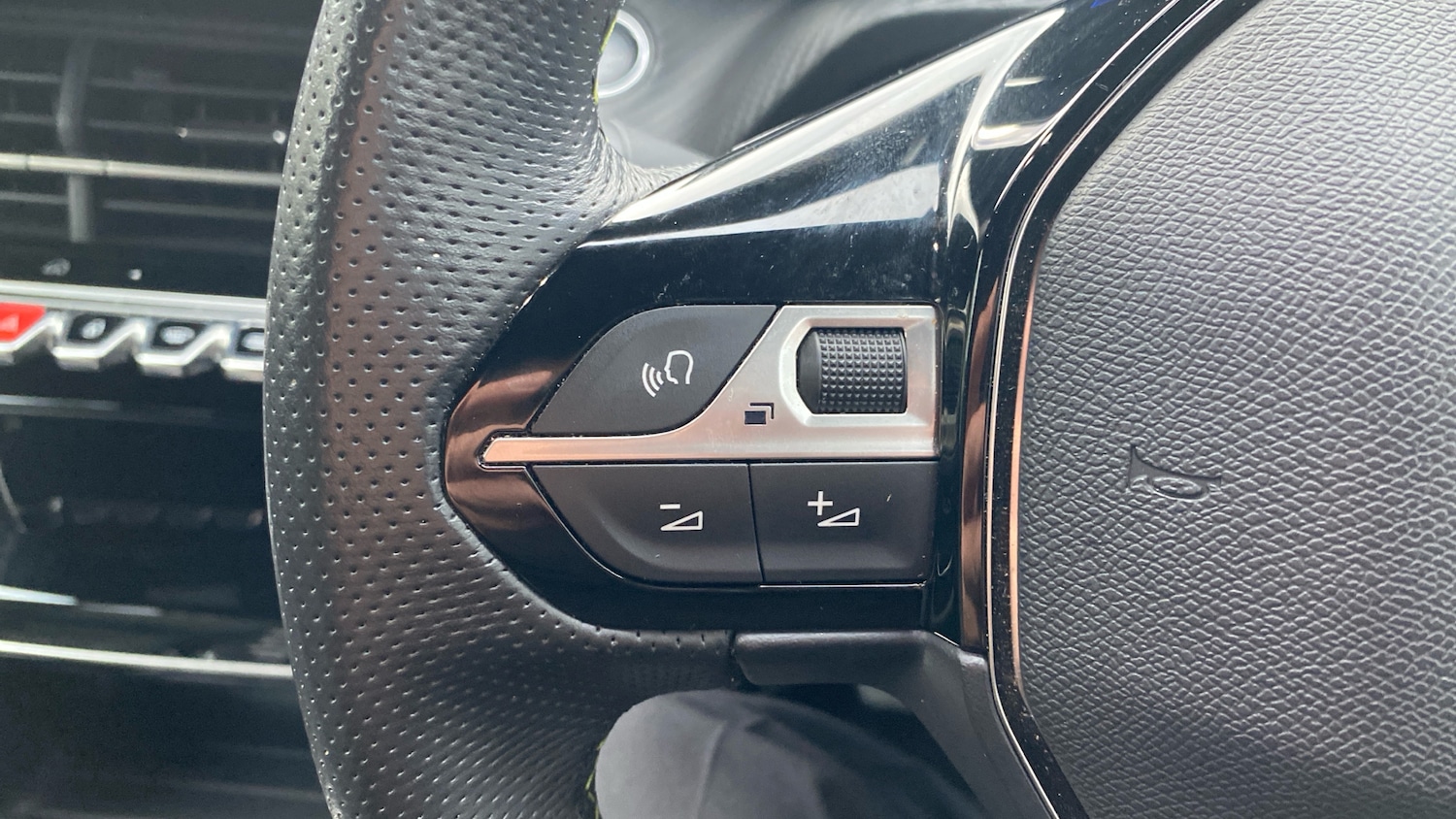 Used Peugeot 2008 2024 for sale - 76500504: Photo 23