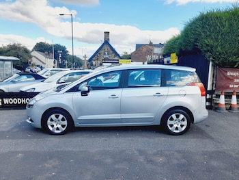 Peugeot - 5008