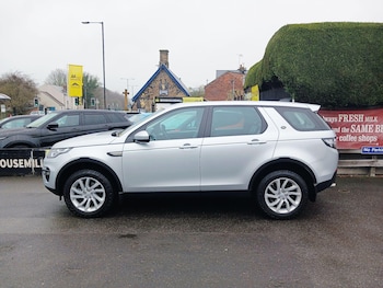 Used Land Rover Discovery Sport 2018 for sale - 77682920: Photo
