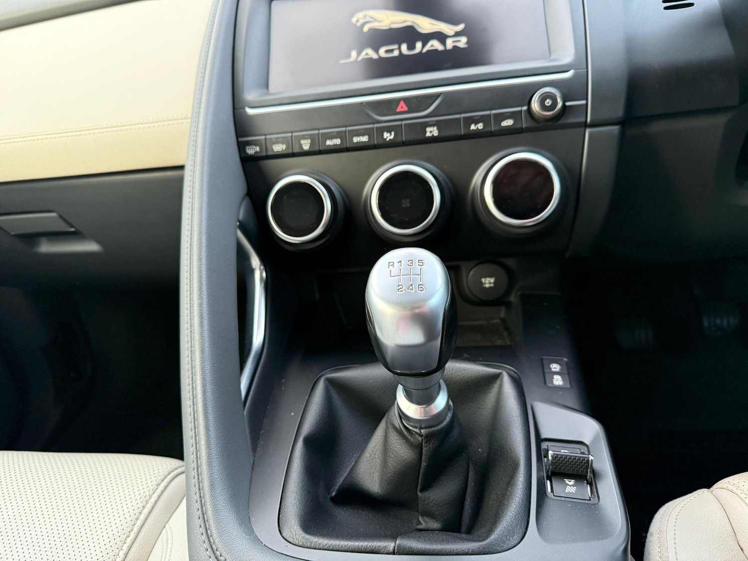 Used Jaguar E-Pace 2018 for sale - 76727470: Photo 8