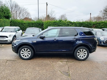 Used Land Rover Discovery Sport 2016 for sale - 76976392: Photo