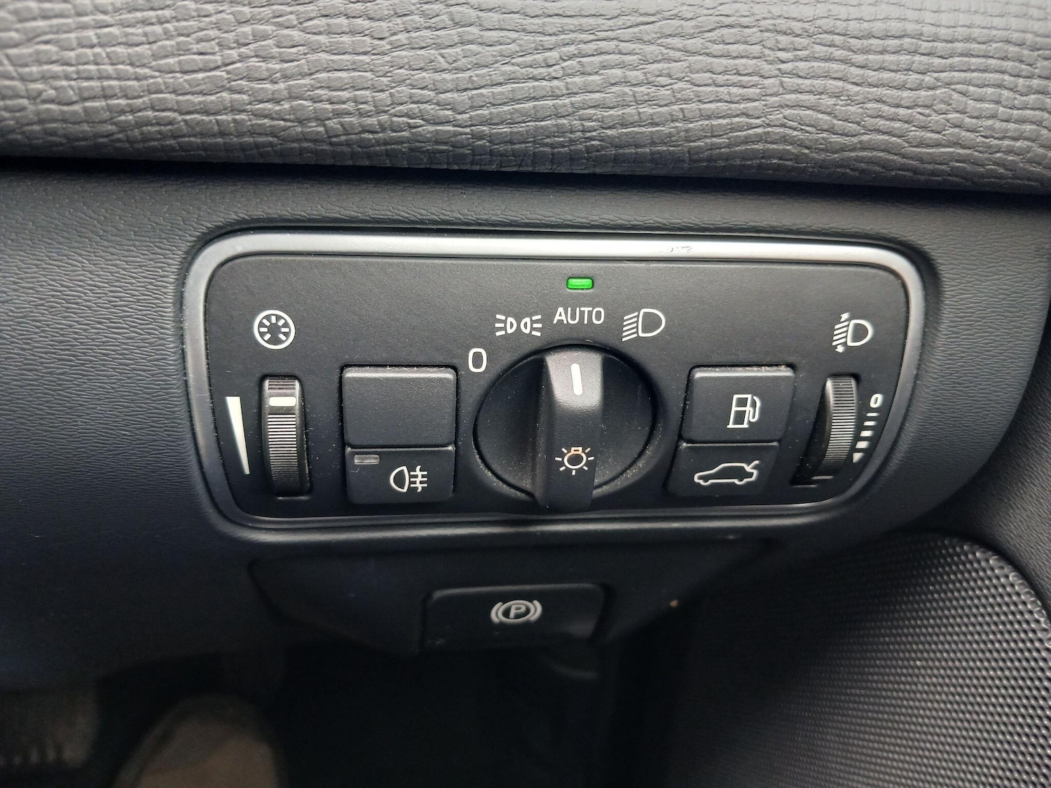 Used Volvo XC60 2017 for sale - 78057568: Photo 32