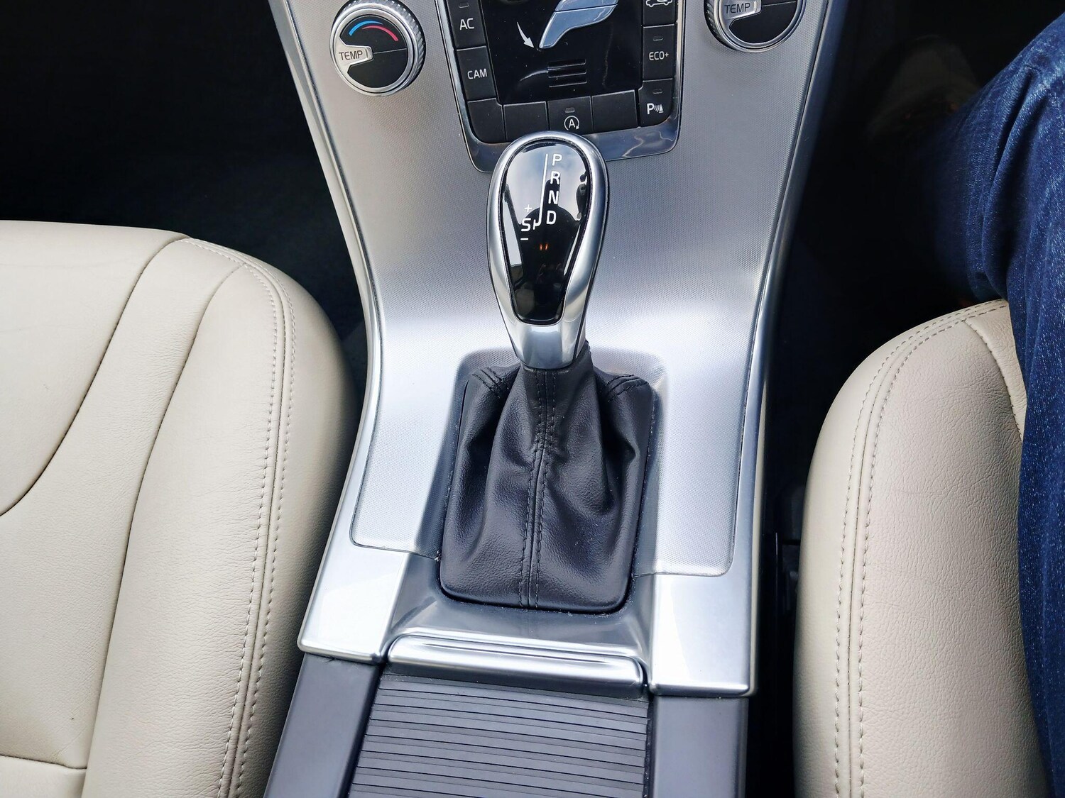 Used Volvo XC60 2017 for sale - 78057568: Photo 43