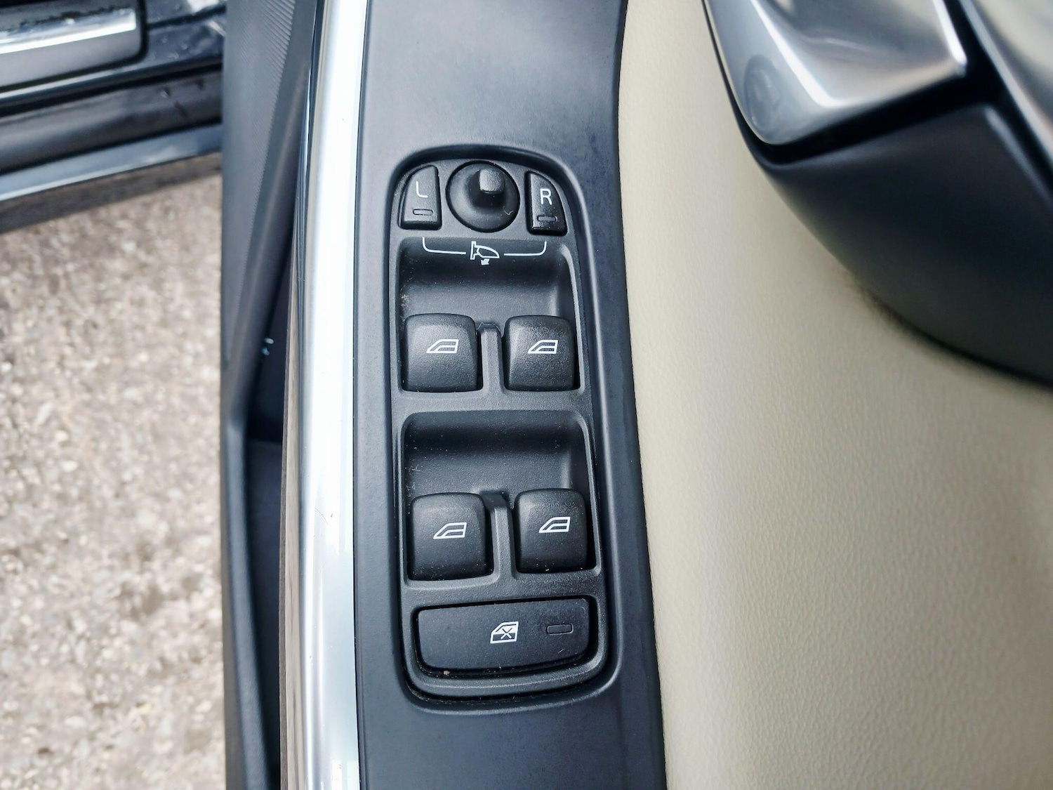 Used Volvo XC60 2017 for sale - 78057568: Photo 45