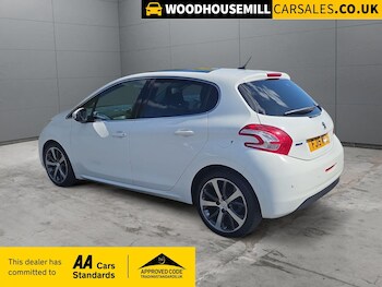 Used Peugeot 208 2015 for sale - 78448132: Photo