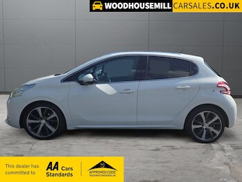 Used Peugeot 208 2015 for sale - 78448132: Photo