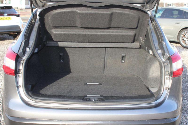 Used Nissan Qashqai 2015 for sale - 77326932: Photo 14