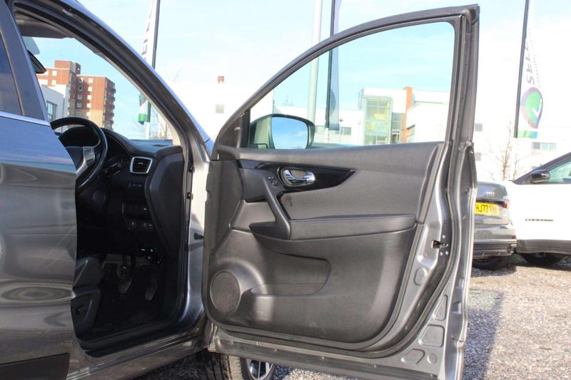 Used Nissan Qashqai 2015 for sale - 77326932: Photo 16