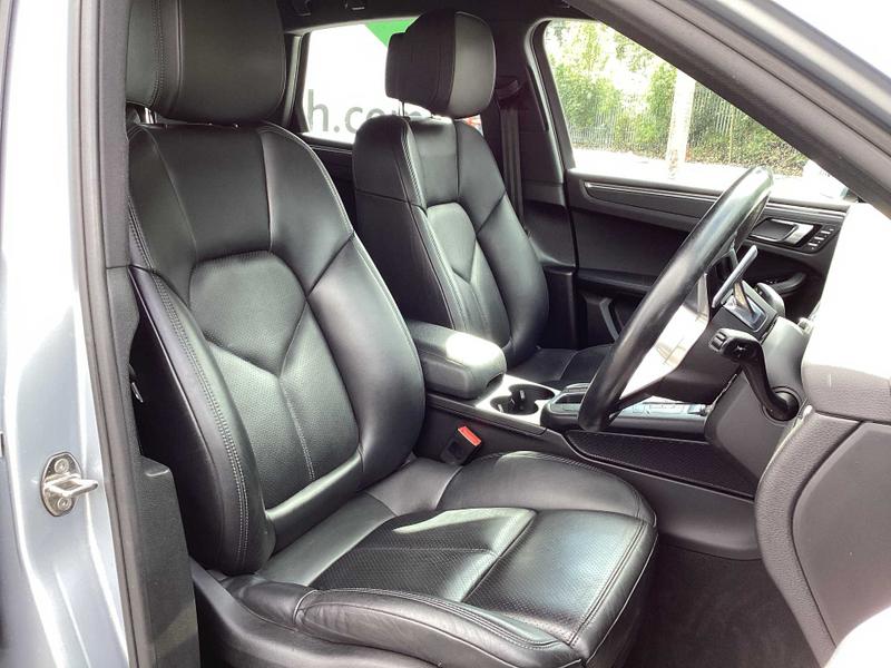 Used Porsche Macan 2017 for sale - 75673654: Photo 2