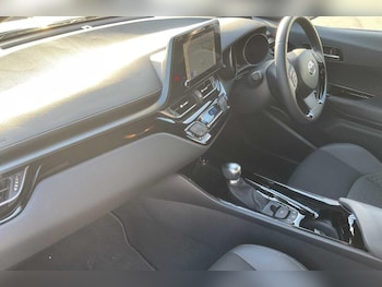 Used Toyota C-HR 2023 for sale - 78314118: Photo