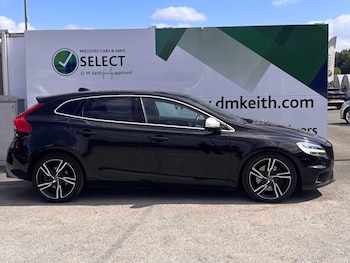 Used Volvo V40 2017 for sale - 79203183: Photo