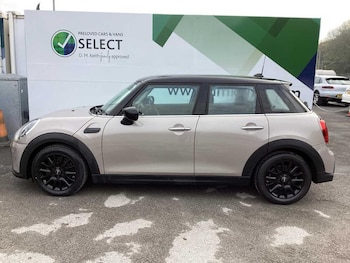 Used MINI Hatch 2021 for sale - 76382351: Photo