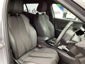 Used Peugeot E-2008 2023 for sale - 76433896: Photo