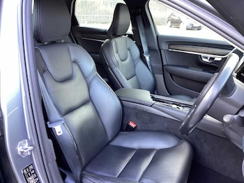 Used Volvo V90 Cross Country 2019 for sale - 76266134: Photo