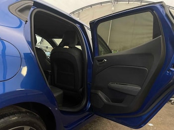 Used Renault Clio 2023 for sale - 78792197: Photo