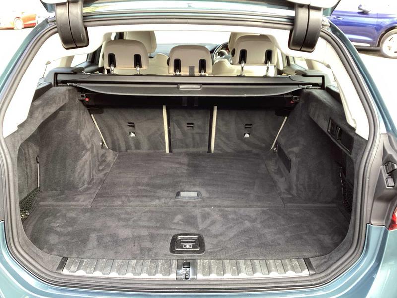 Used BMW 3 Series 2019 for sale - 76117542: Photo 17