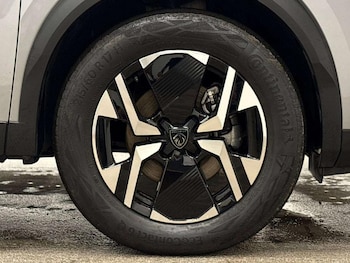 Used Peugeot E-2008 2024 for sale - 79141069: Photo