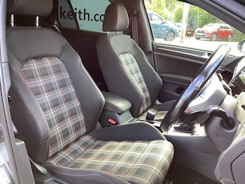 Used Volkswagen Golf 2018 for sale - 75960037: Photo