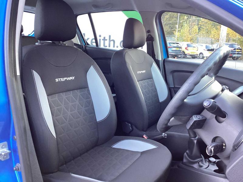 Used Dacia Sandero Stepway 2015 for sale - 76415835: Photo 2