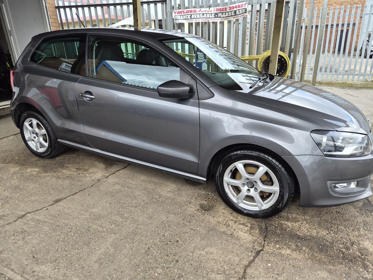 Used Volkswagen Polo 2011 for sale - 77535915: Photo 2