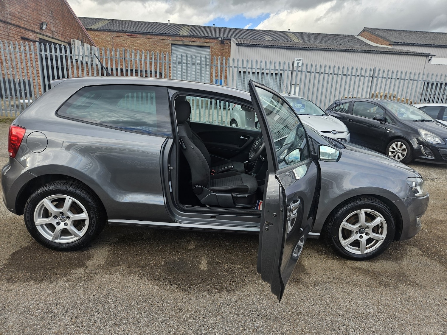 Used Volkswagen Polo 2011 for sale - 77535915: Photo 8