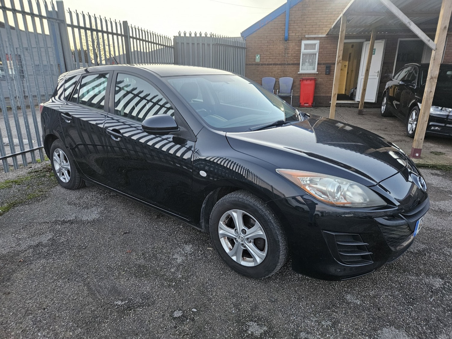 Used Mazda Mazda3 2011 for sale - 76896962: Photo 2