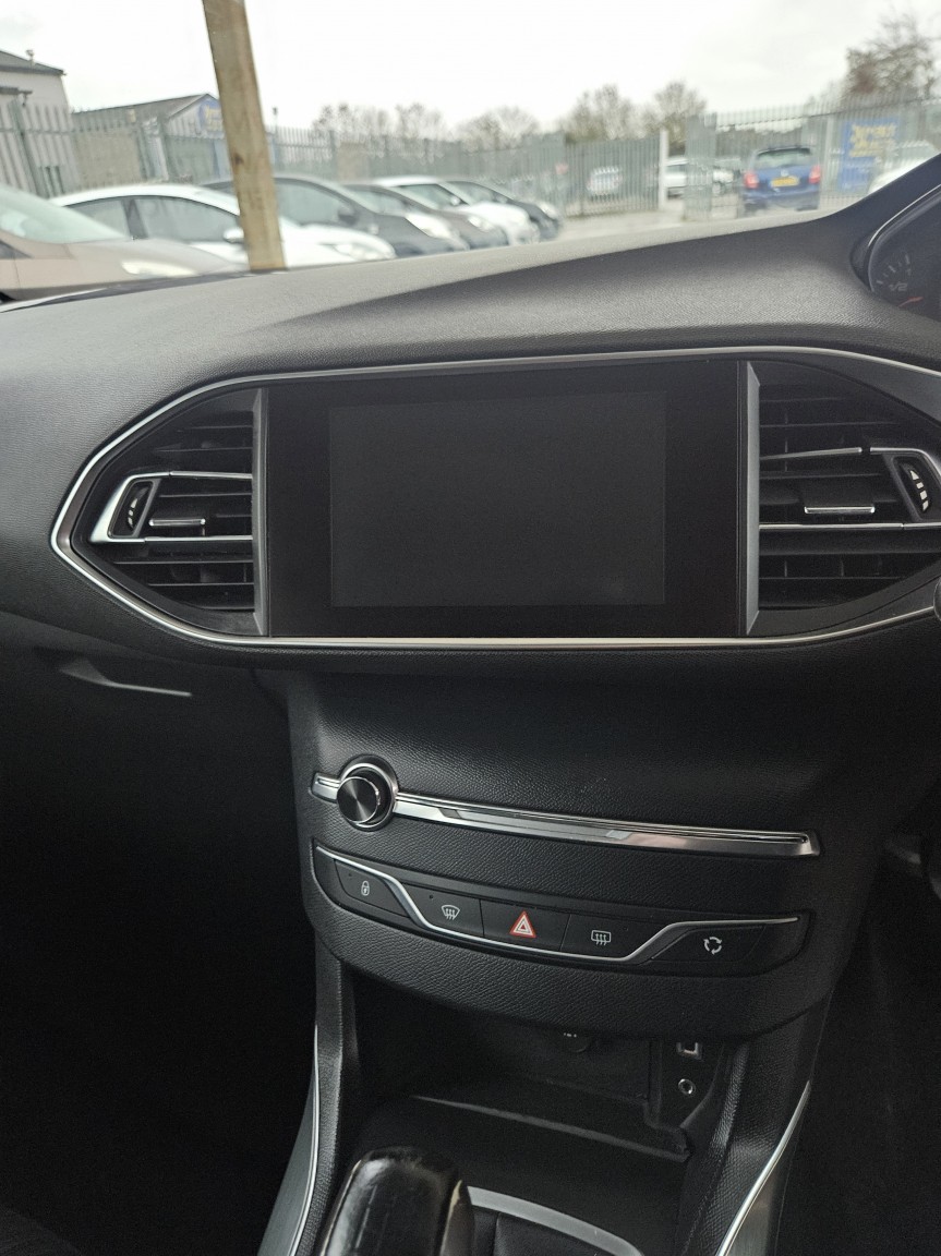 Used Peugeot 308 2015 for sale - 76536802: Photo 13