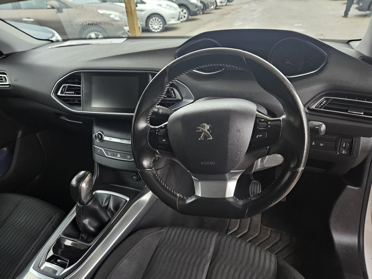 Used Peugeot 308 2015 for sale - 76536802: Photo 17