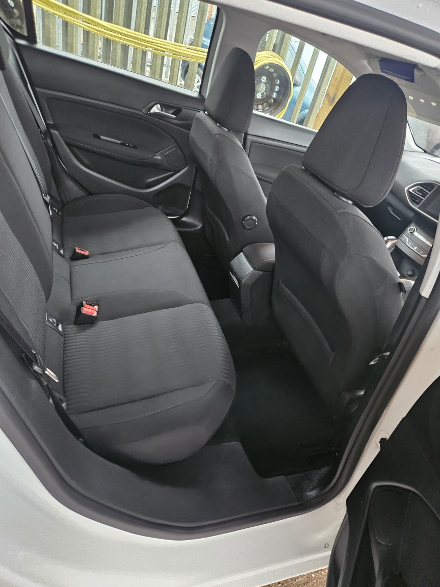 Used Peugeot 308 2015 for sale - 76536802: Photo 18