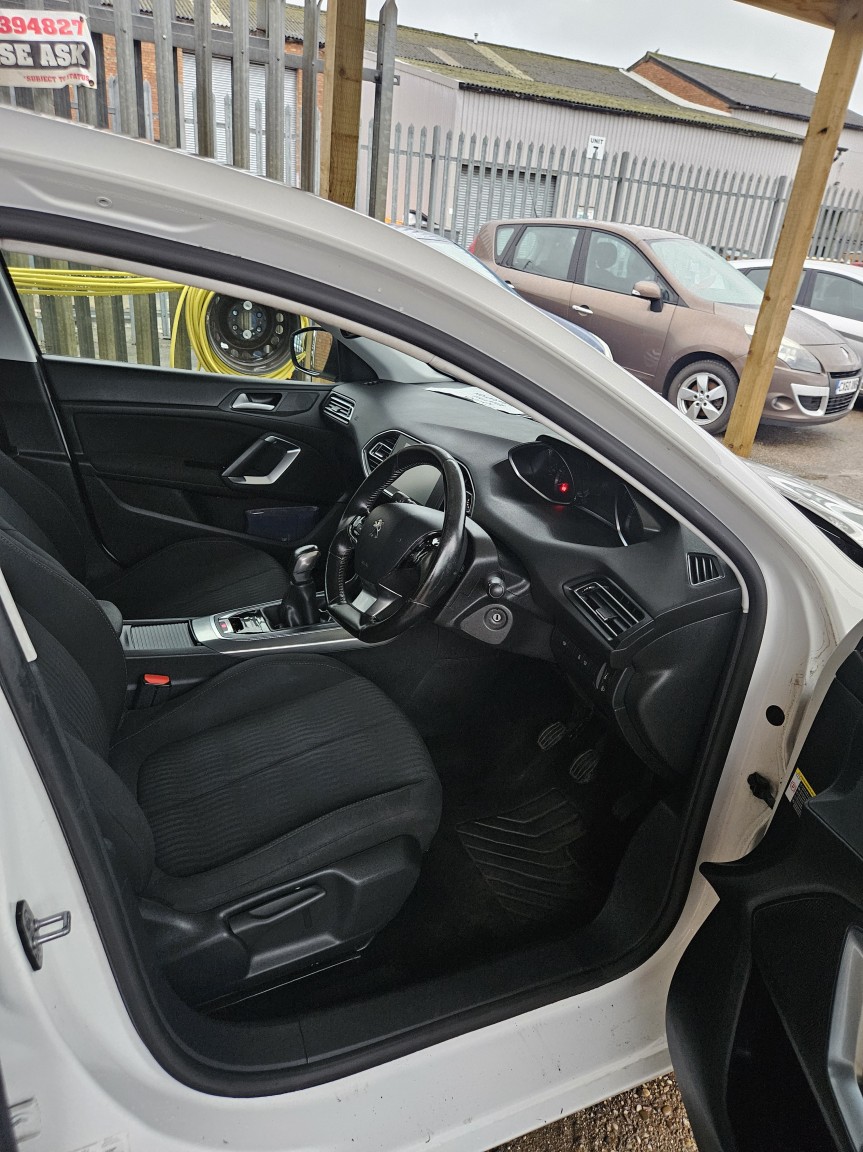 Used Peugeot 308 2015 for sale - 76536802: Photo 19