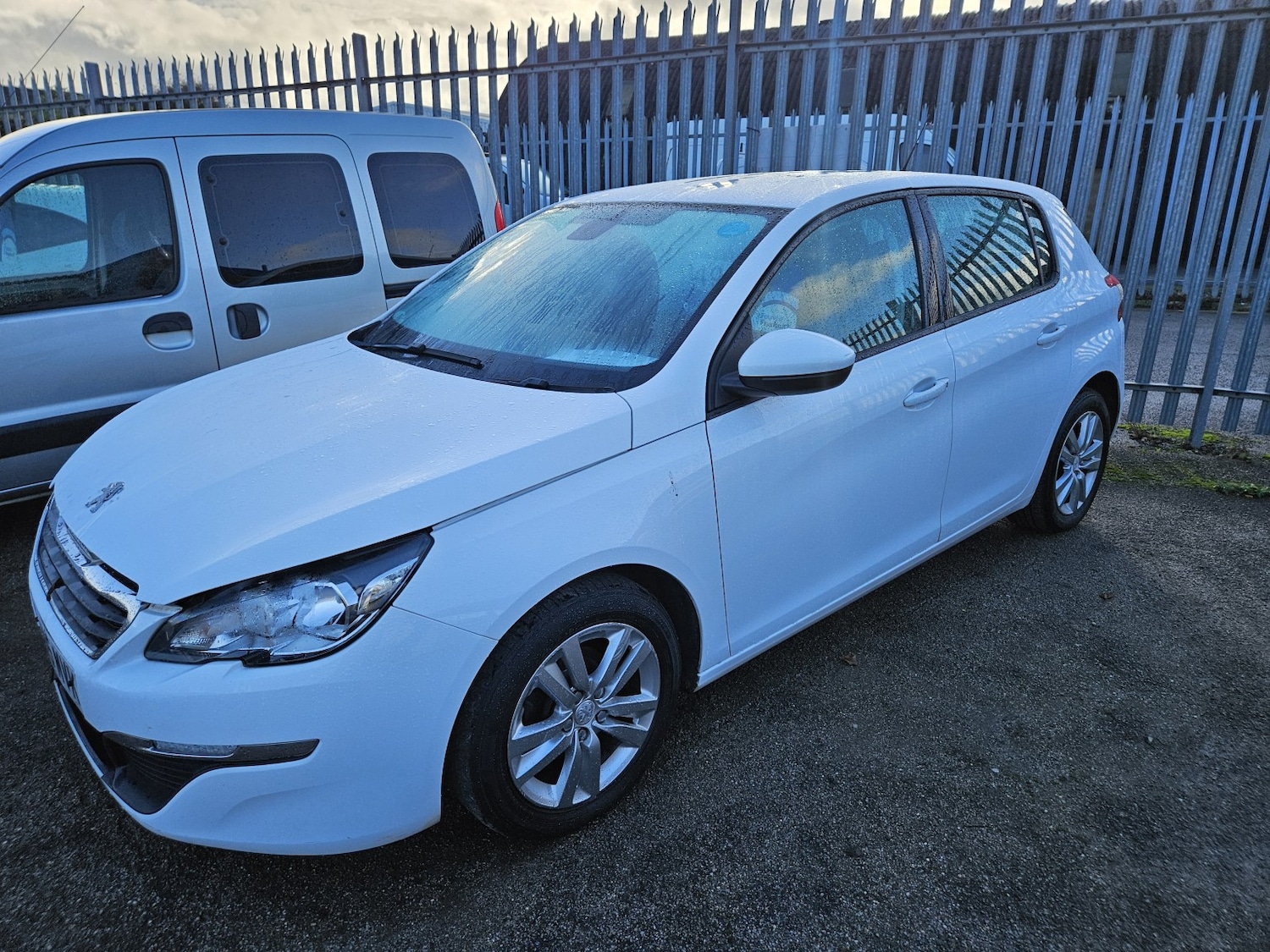 Used Peugeot 308 2015 for sale - 76536802: Photo 4