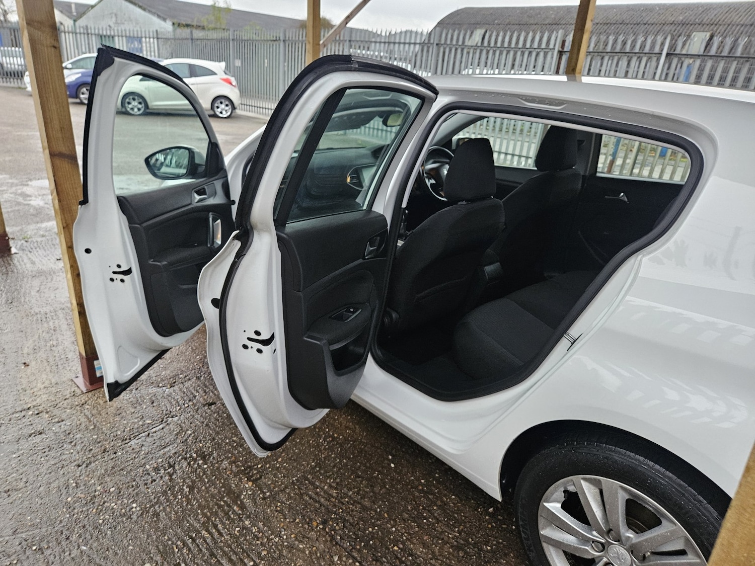 Used Peugeot 308 2015 for sale - 76536802: Photo 7