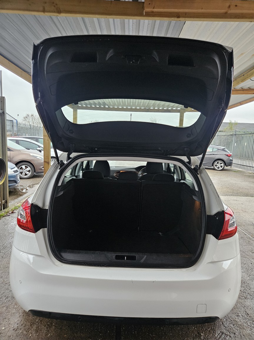 Used Peugeot 308 2015 for sale - 76536802: Photo 8