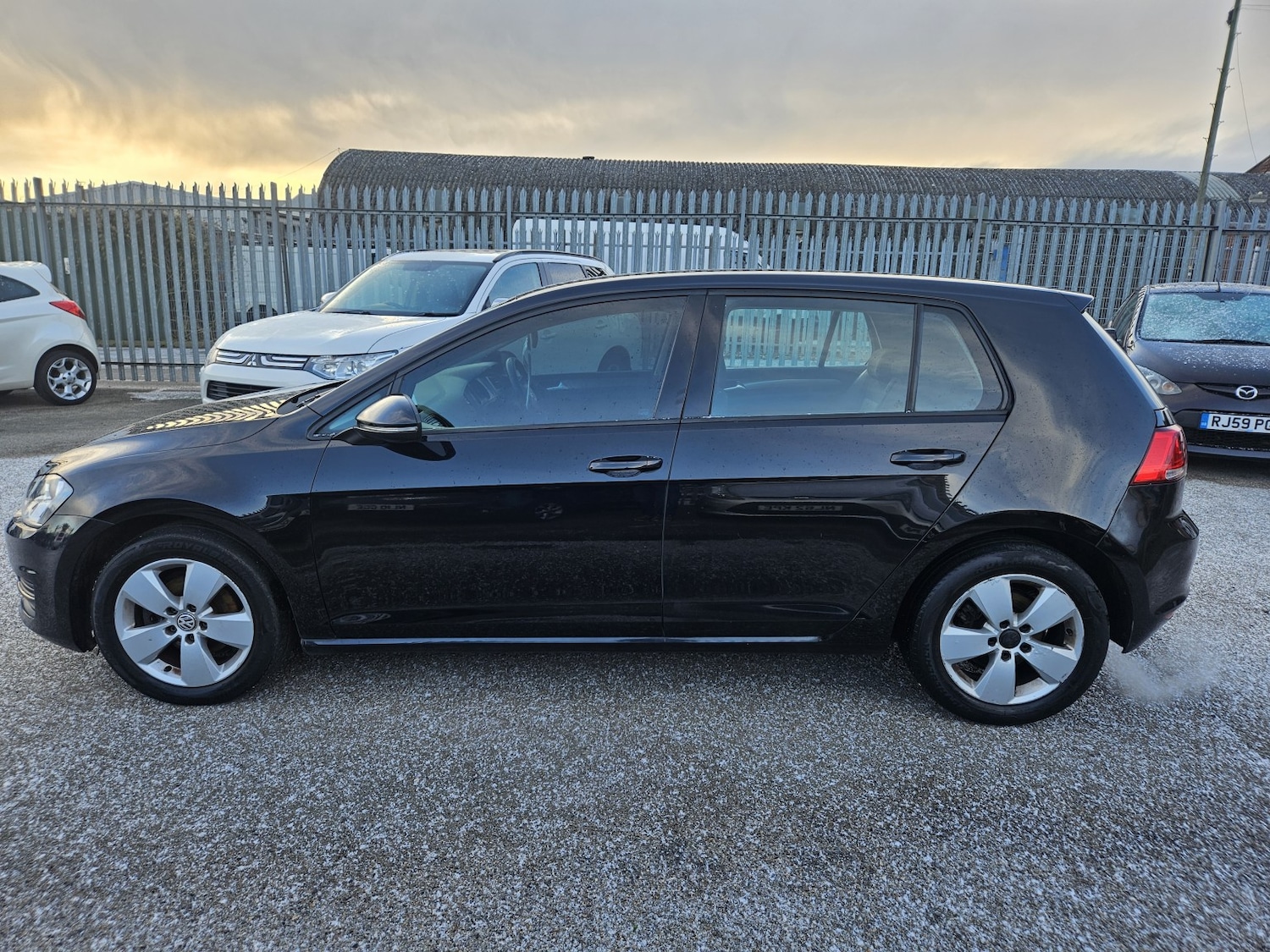 Used Volkswagen Golf 2014 for sale - 76625400: Photo 8