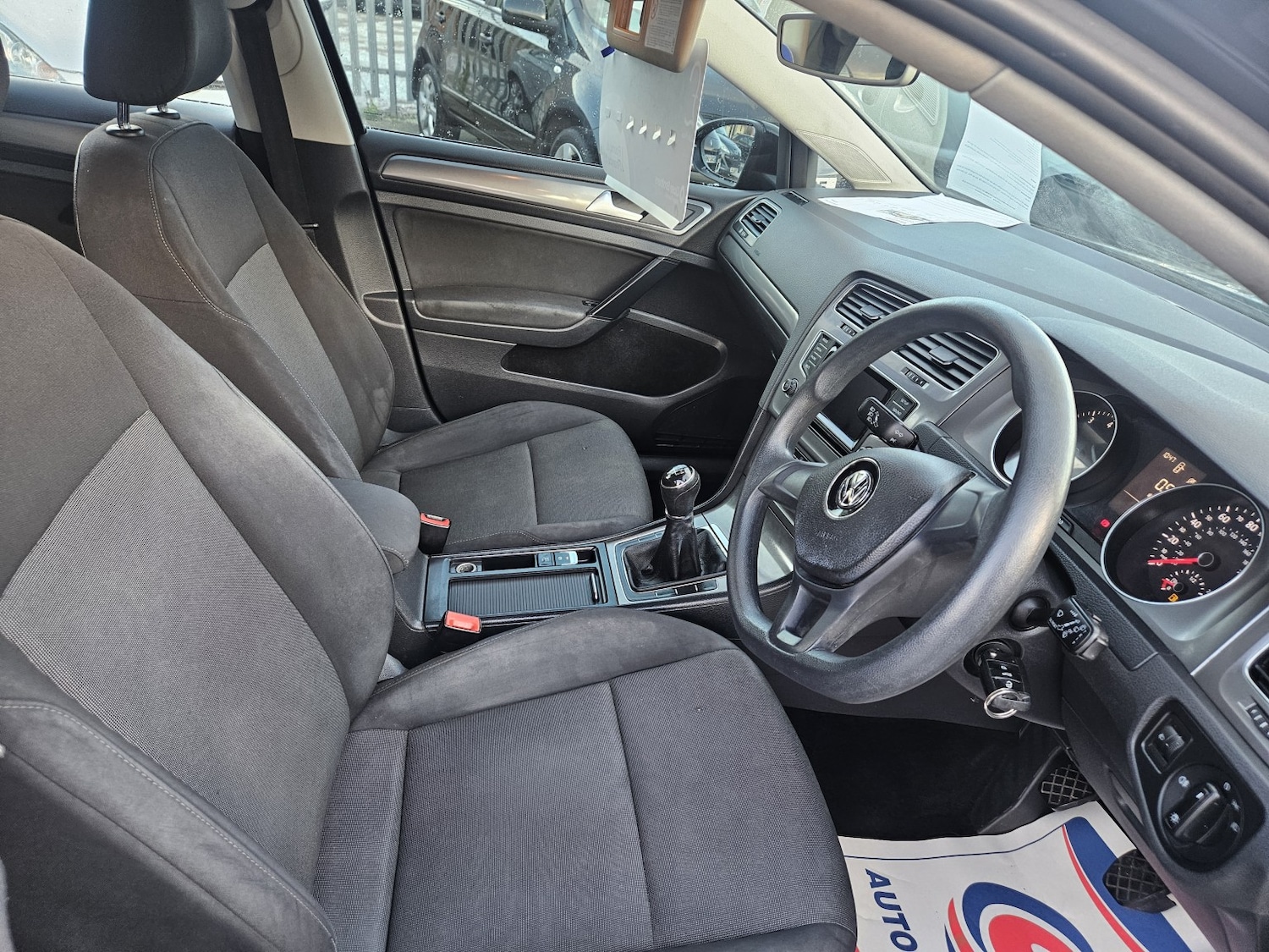 Used Volkswagen Golf 2014 for sale - 76625400: Photo 9