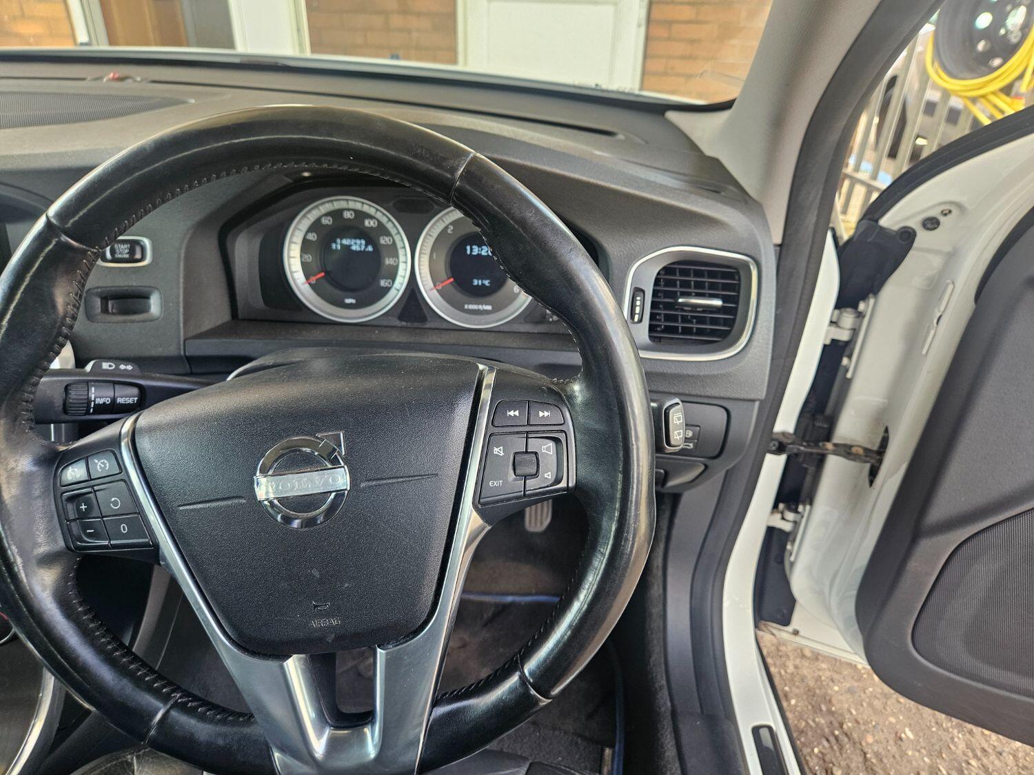 Used Volvo V60 2011 for sale - 77251294: Photo 11