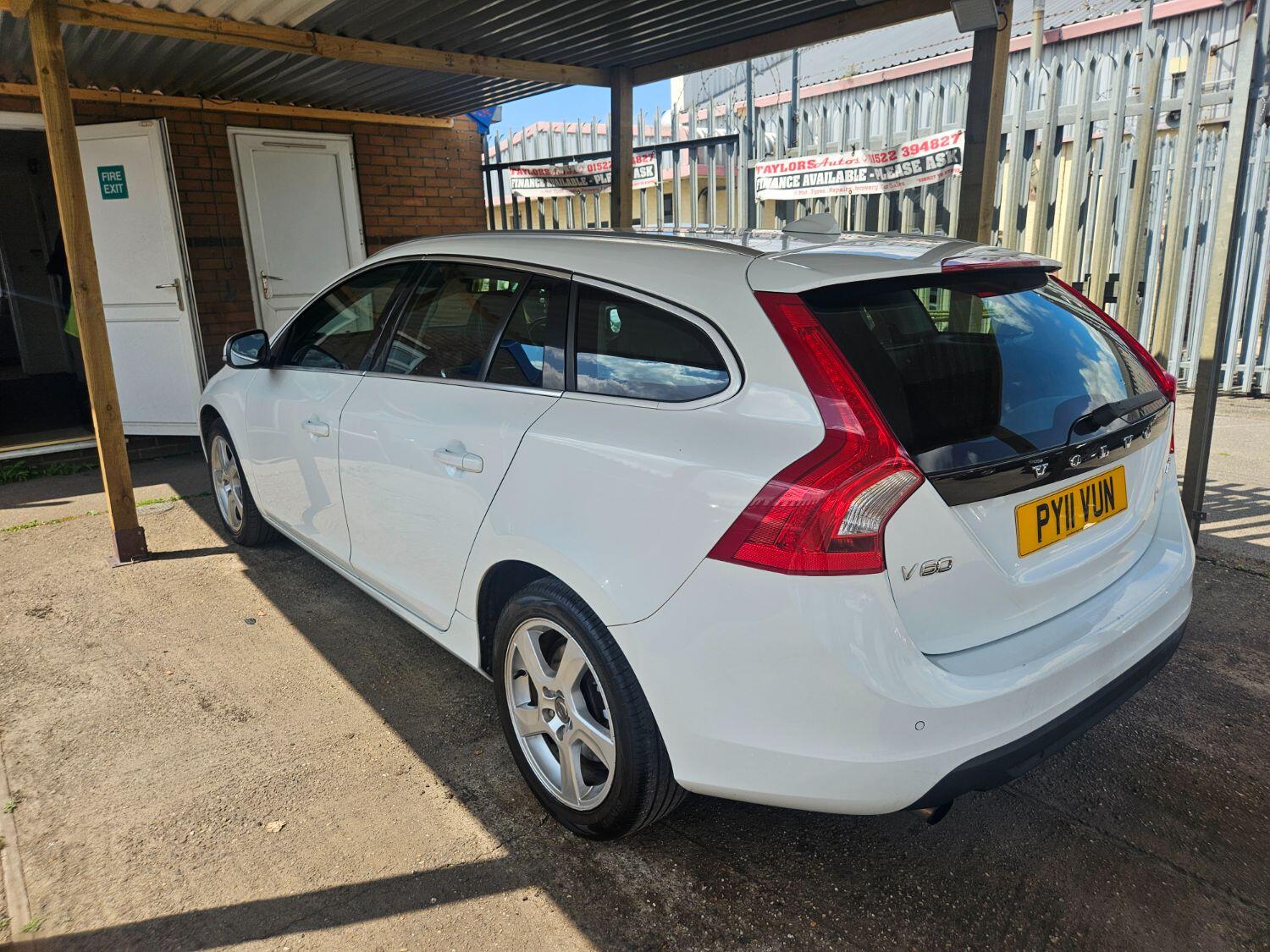 Used Volvo V60 2011 for sale - 77251294: Photo 3