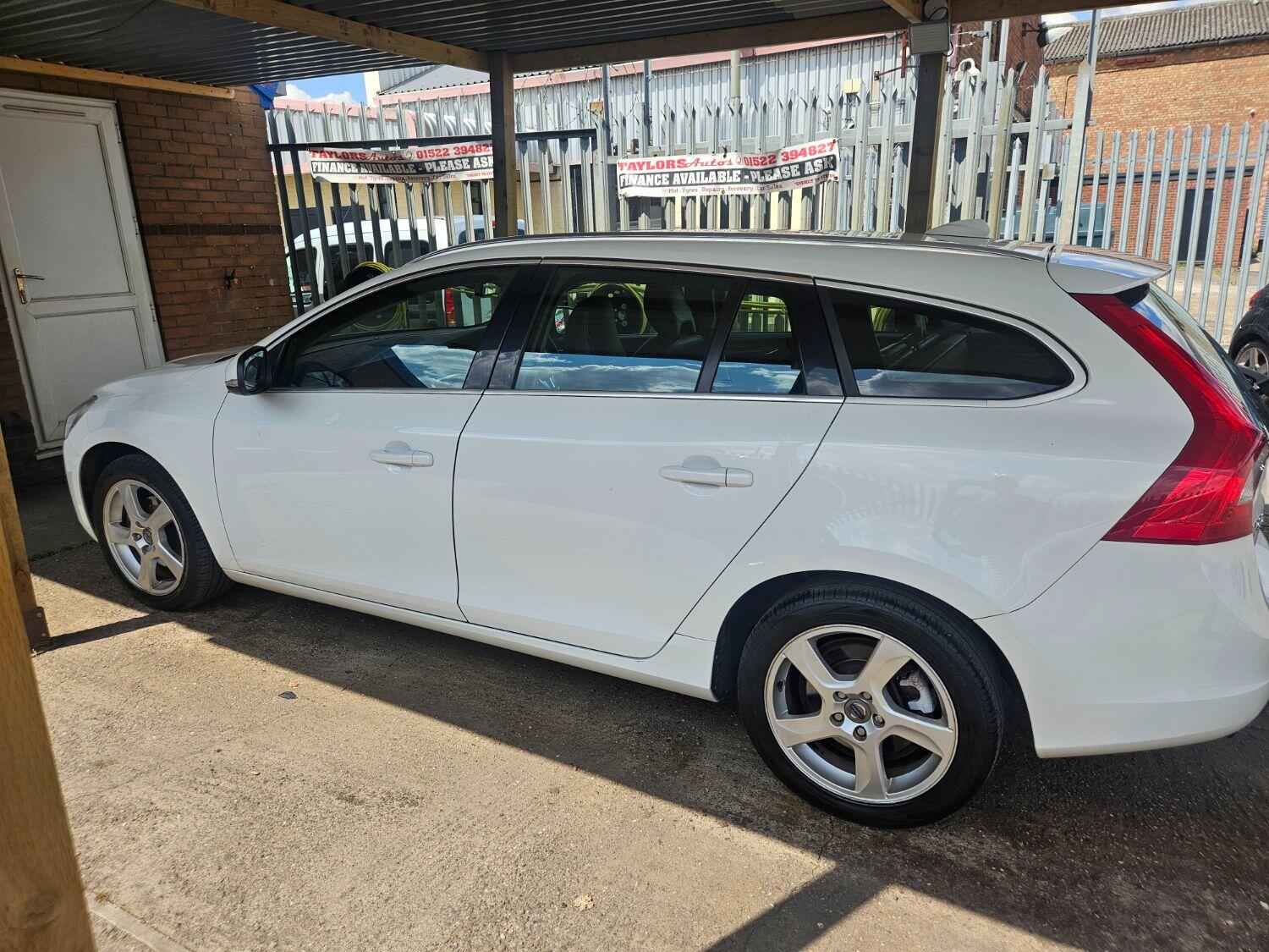 Used Volvo V60 2011 for sale - 77251294: Photo 4