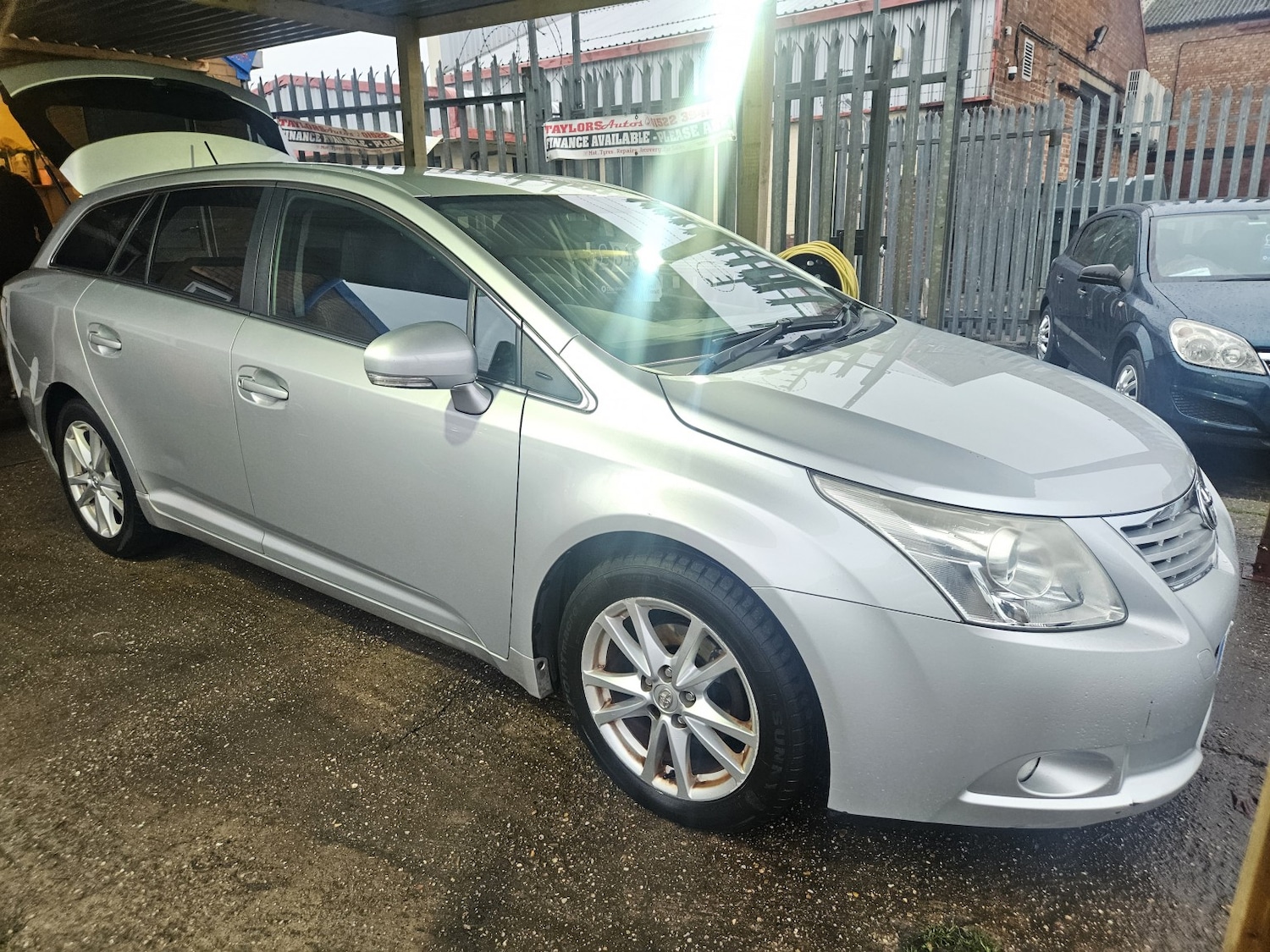 Used Toyota Avensis 2011 for sale - 76521087: Photo 2