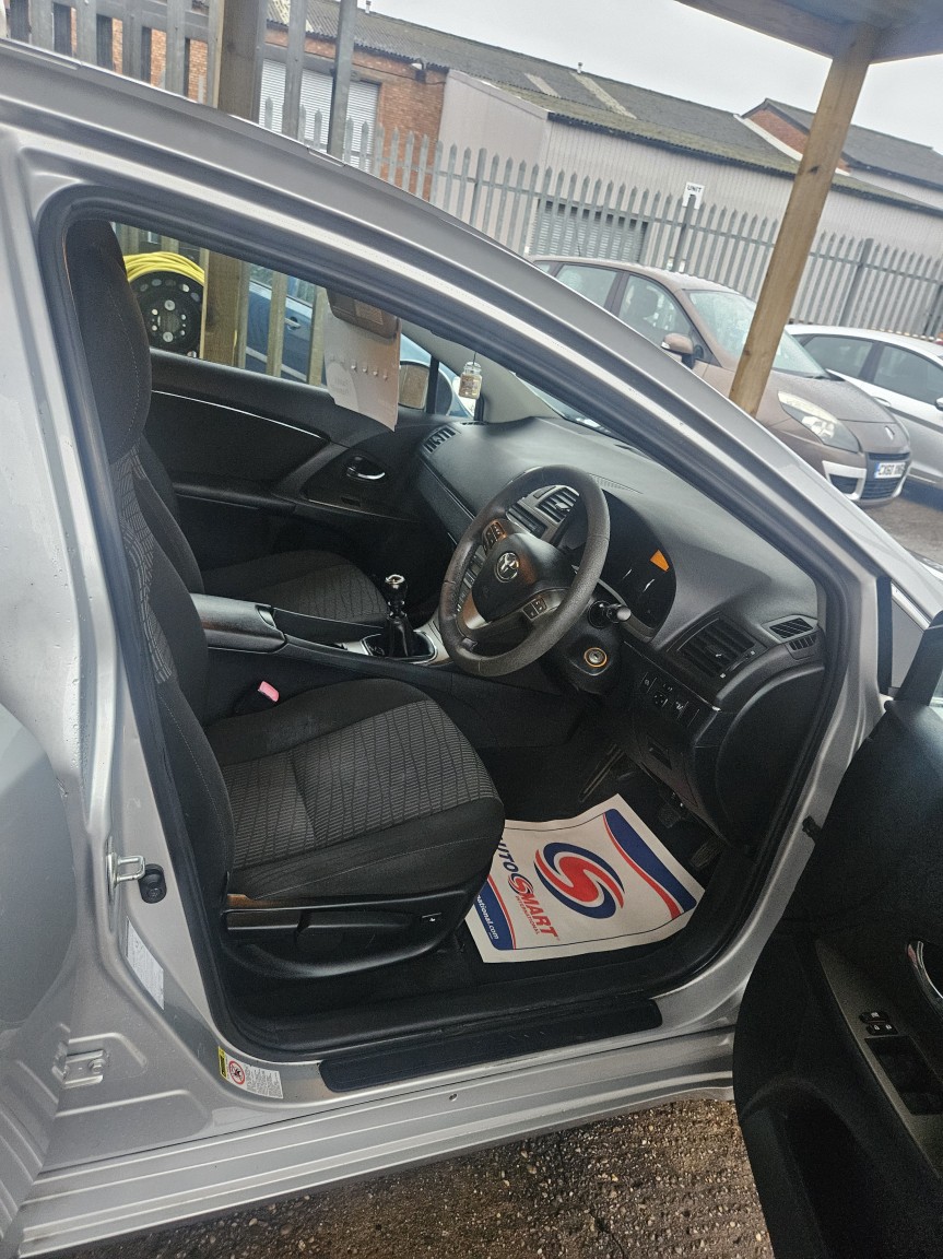 Used Toyota Avensis 2011 for sale - 76521087: Photo 5