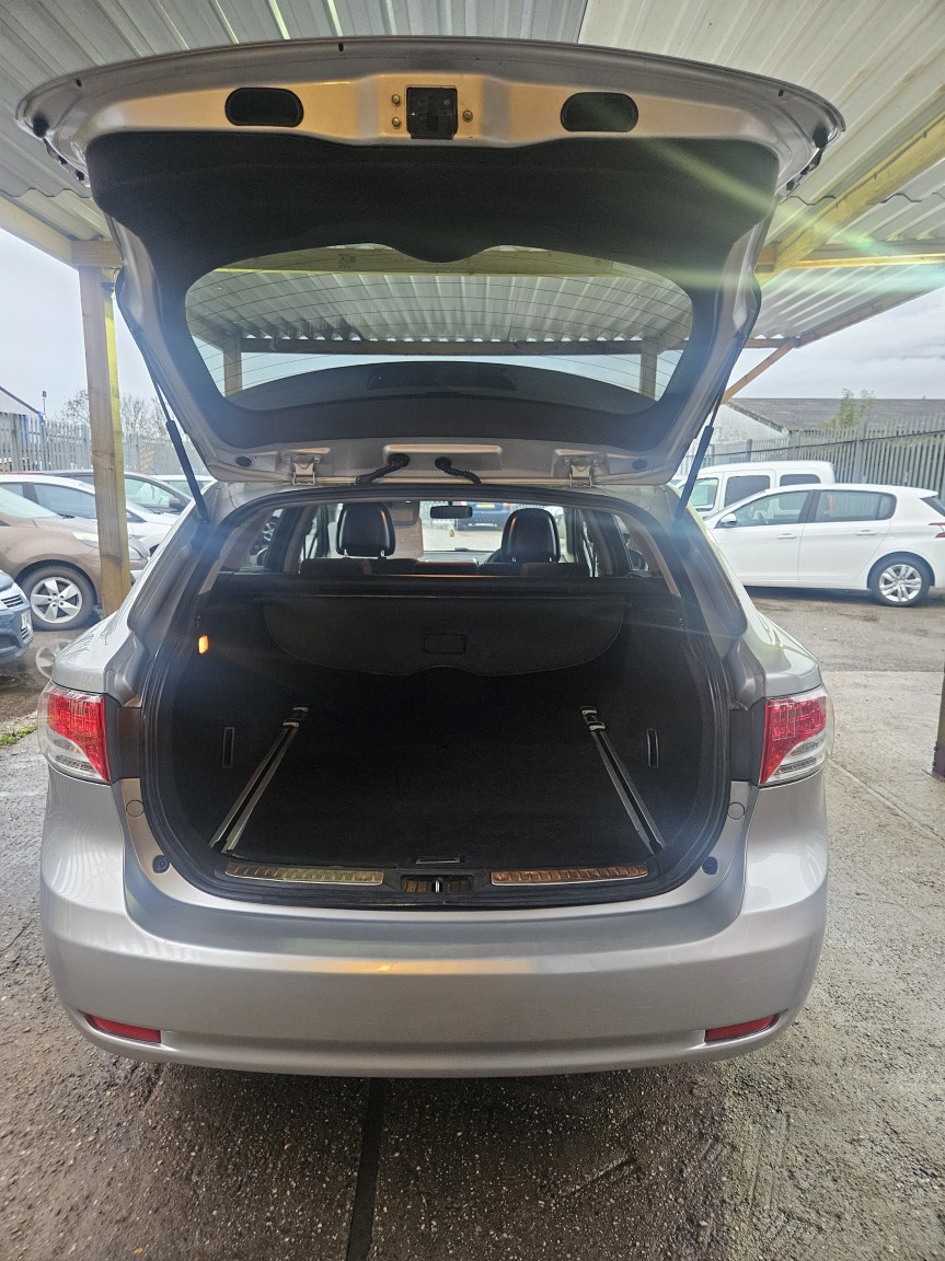 Used Toyota Avensis 2011 for sale - 76521087: Photo 9