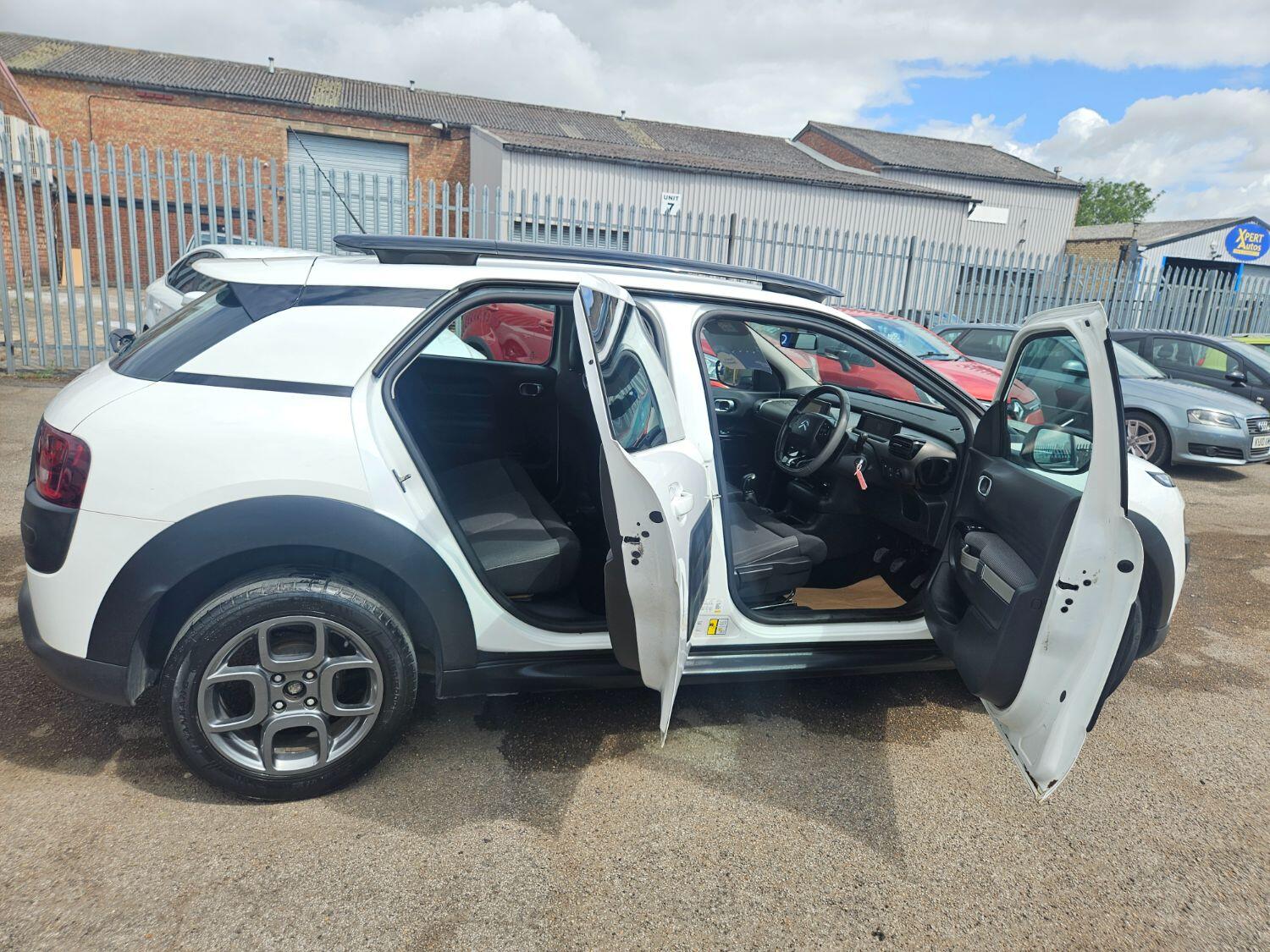 Used Citroen C4 Cactus 2016 for sale - 76793735: Photo 9