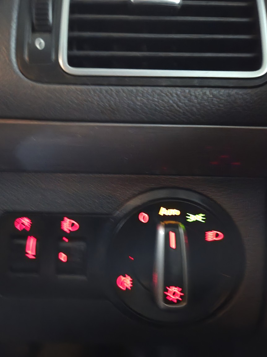 Used Volkswagen Touran 2012 for sale - 77336209: Photo 15