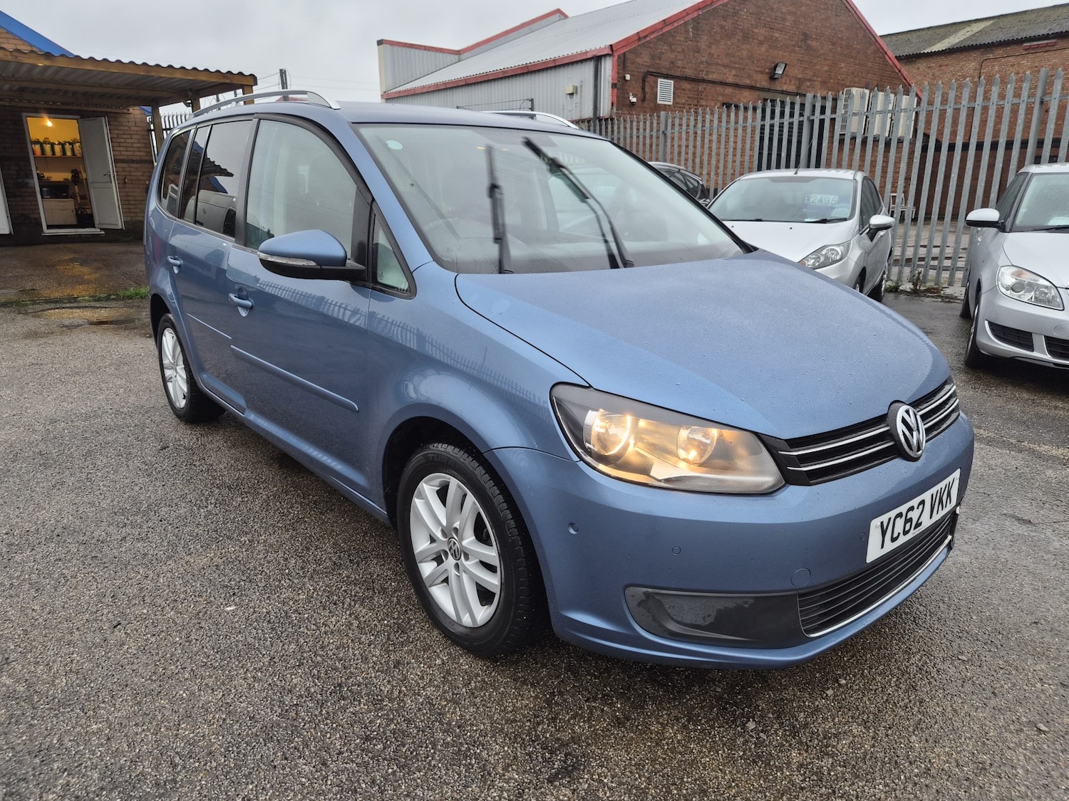 Used Volkswagen Touran 2012 for sale - 77336209: Photo 2