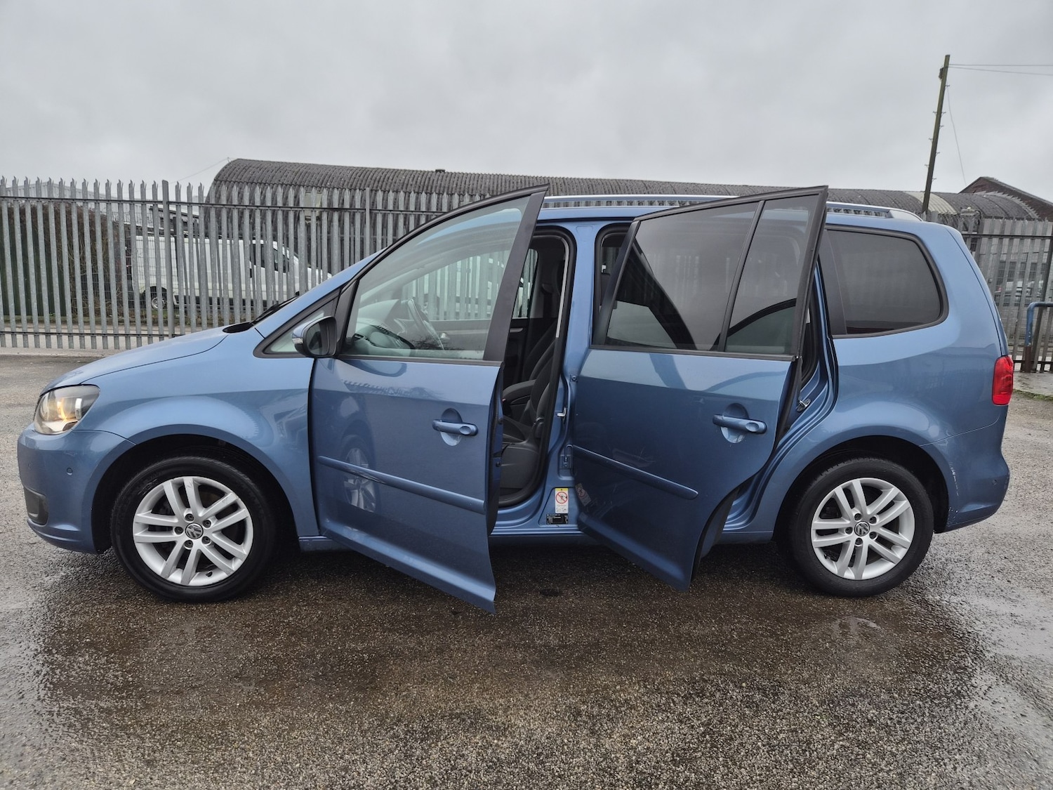 Used Volkswagen Touran 2012 for sale - 77336209: Photo 7