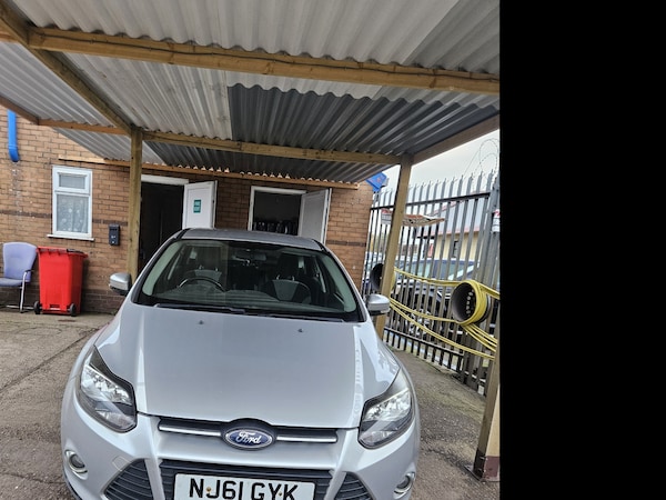 Used Ford Focus 2011 for sale - 76305636: Photo 2