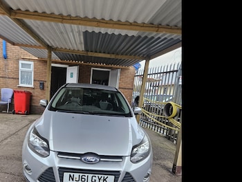 Used Ford Focus 2011 for sale - 76305636: Photo 2
