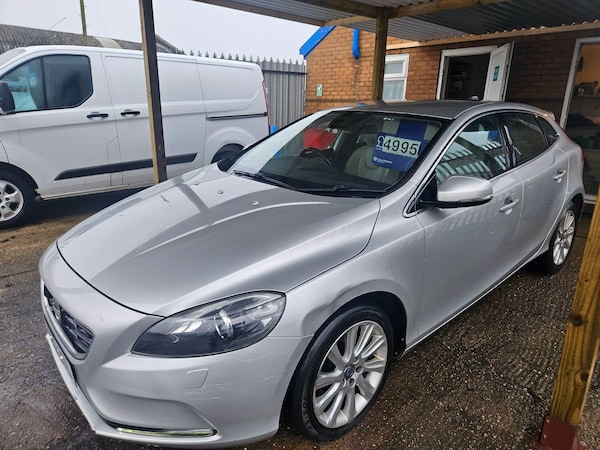 Used Volvo V40 2013 for sale - 73837928: Photo 1