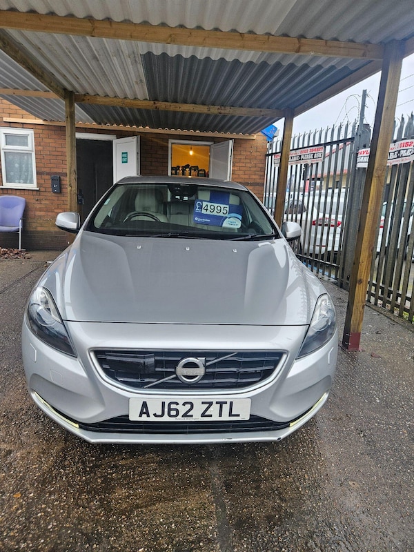 Used Volvo V40 2013 for sale - 73837928: Photo 3