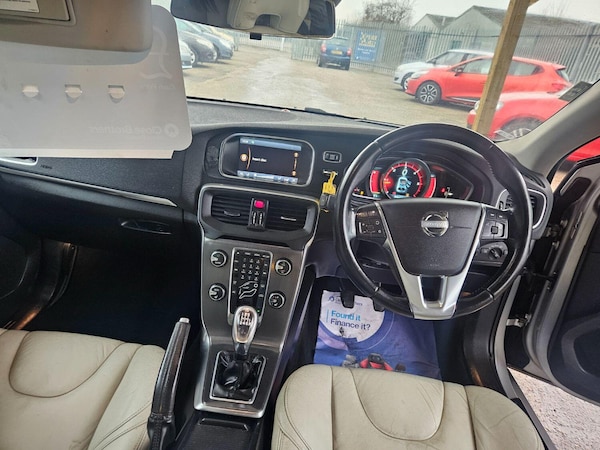 Used Volvo V40 2013 for sale - 73837928: Photo 7